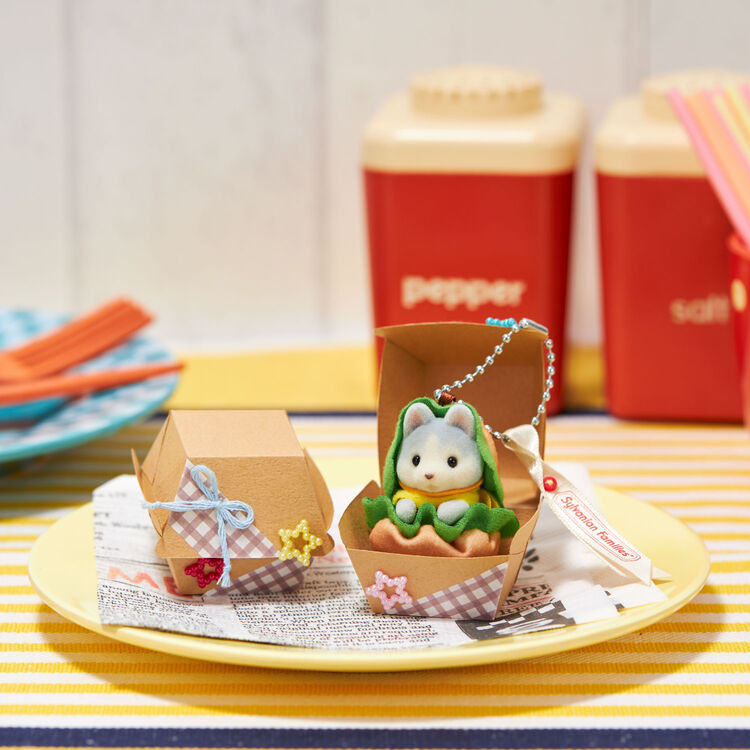Sylvanian Families Baby Husky Hamburger Keychain